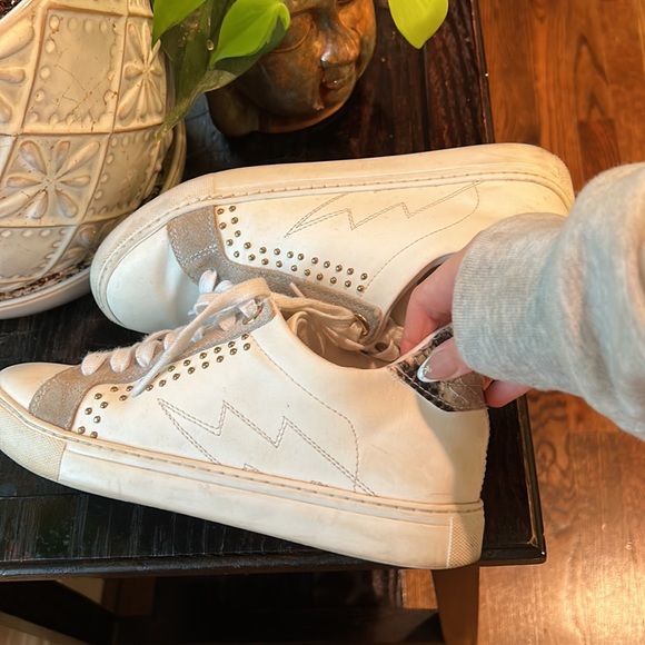 Steve Madden shoes that are Barely worn but super comfortable! - Picture 3 of 6